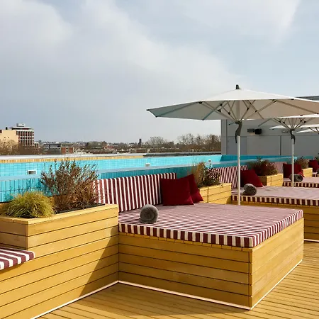 The Social Hub 4*