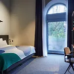 The Social Hub 4*