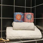 The Social Hub 4*