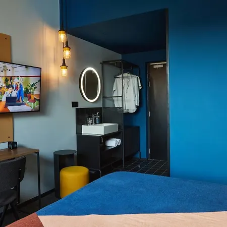 The Social Hub 4*