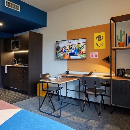 The Social Hub 4*