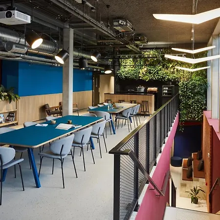 The Social Hub 4*