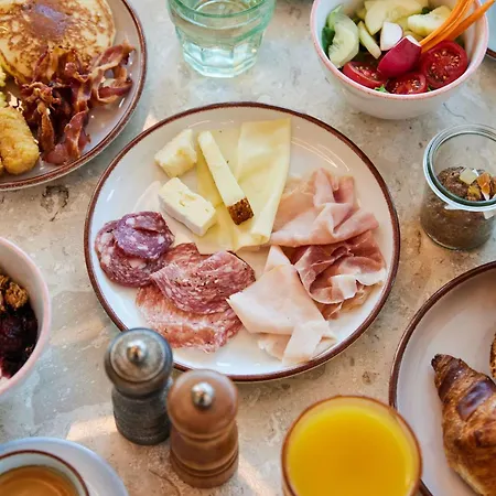 Отель The Social Hub 4*