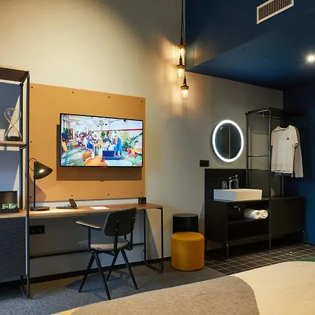 Hotel The Social Hub 4*