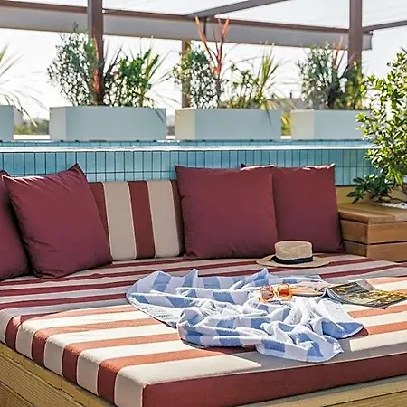 Hotel The Social Hub 4*