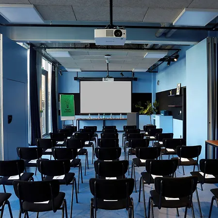 The Social Hub מלון 4*