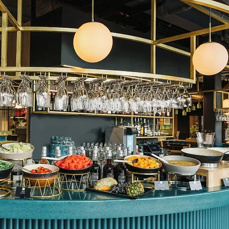 The Social Hub 4*