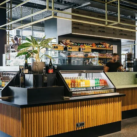 The Social Hub 4*