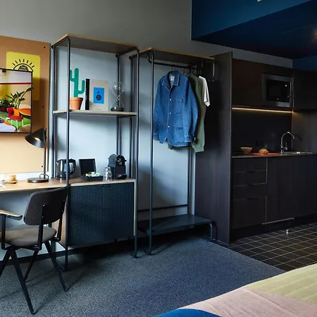 The Social Hub 4*